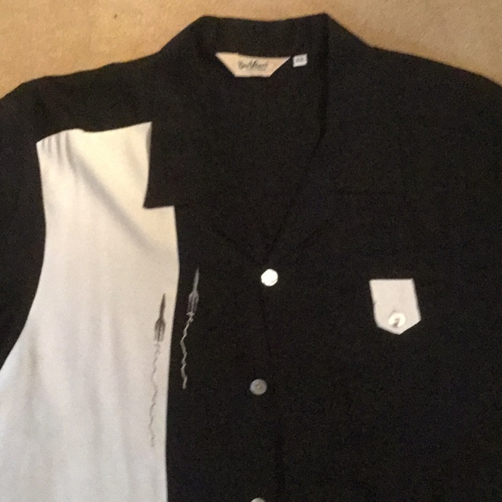 Classy 1950s Charlie Sheen style bowling shirt.
